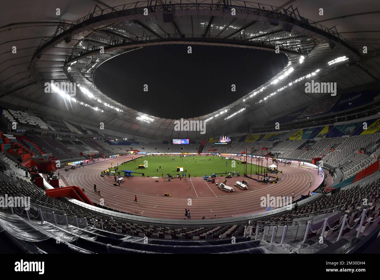 L'immagine mostra la pista e i posti a sedere, durante i preparativi prima dell'inizio dei Campionati Mondiali di Atletica IAAF a Doha, Qatar, mercoledì 25 settembre 2019. I Mondi si svolgono dal 27 settembre al 6 ottobre. FOTO DI BELGA DIRK WAEM Foto Stock