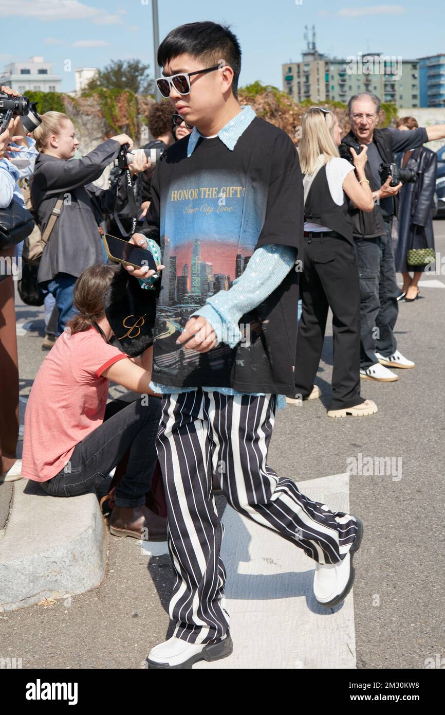 MILANO, ITALIA - 22 SETTEMBRE 2022: Declan Chan prima della sfilata Prada, Milano Fashion Week Street Style Foto Stock