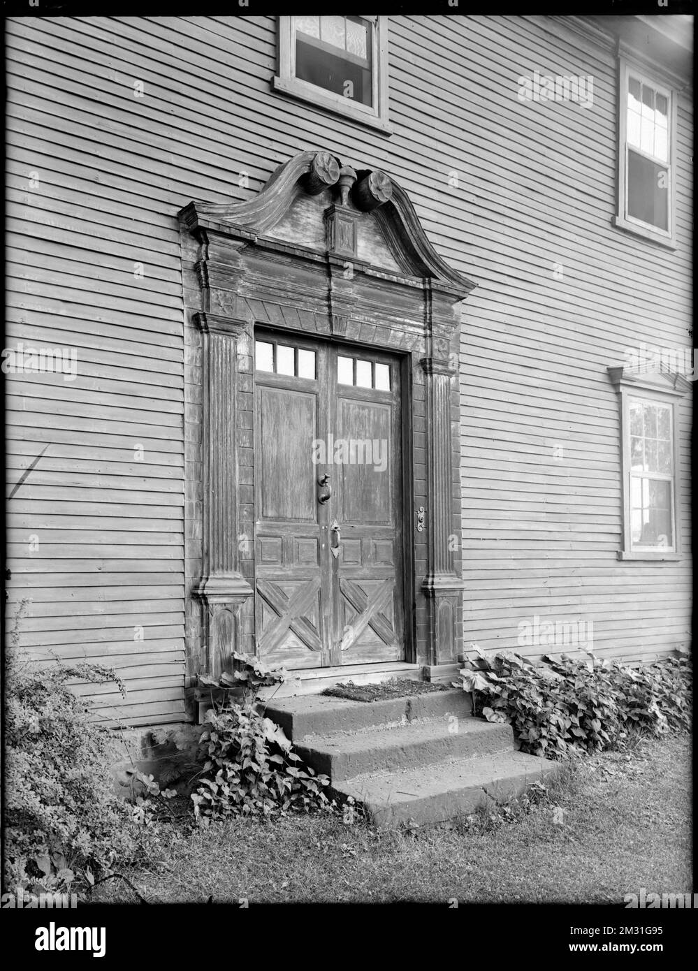 Porta d'ingresso del reverendo John Williams House, Albany Road, Old Deerfield, Mass. , Case, edifici storici, Williams, John, 1664-1729. Collezione Leon Abdalian Foto Stock