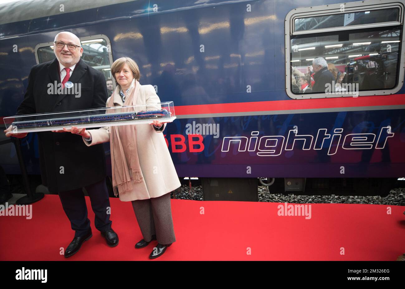 L'amministratore delegato dell'OBB Andreas Mattha e l'amministratore delegato della NMBS-SNCB Sophie Dutordoir hanno illustrato l'arrivo del primo treno notturno Nightjet da Vienna (Austria) a Bruxelles, lunedì 20 gennaio 2020. BELGA FOTO BENOIT DOPPAGNE Foto Stock