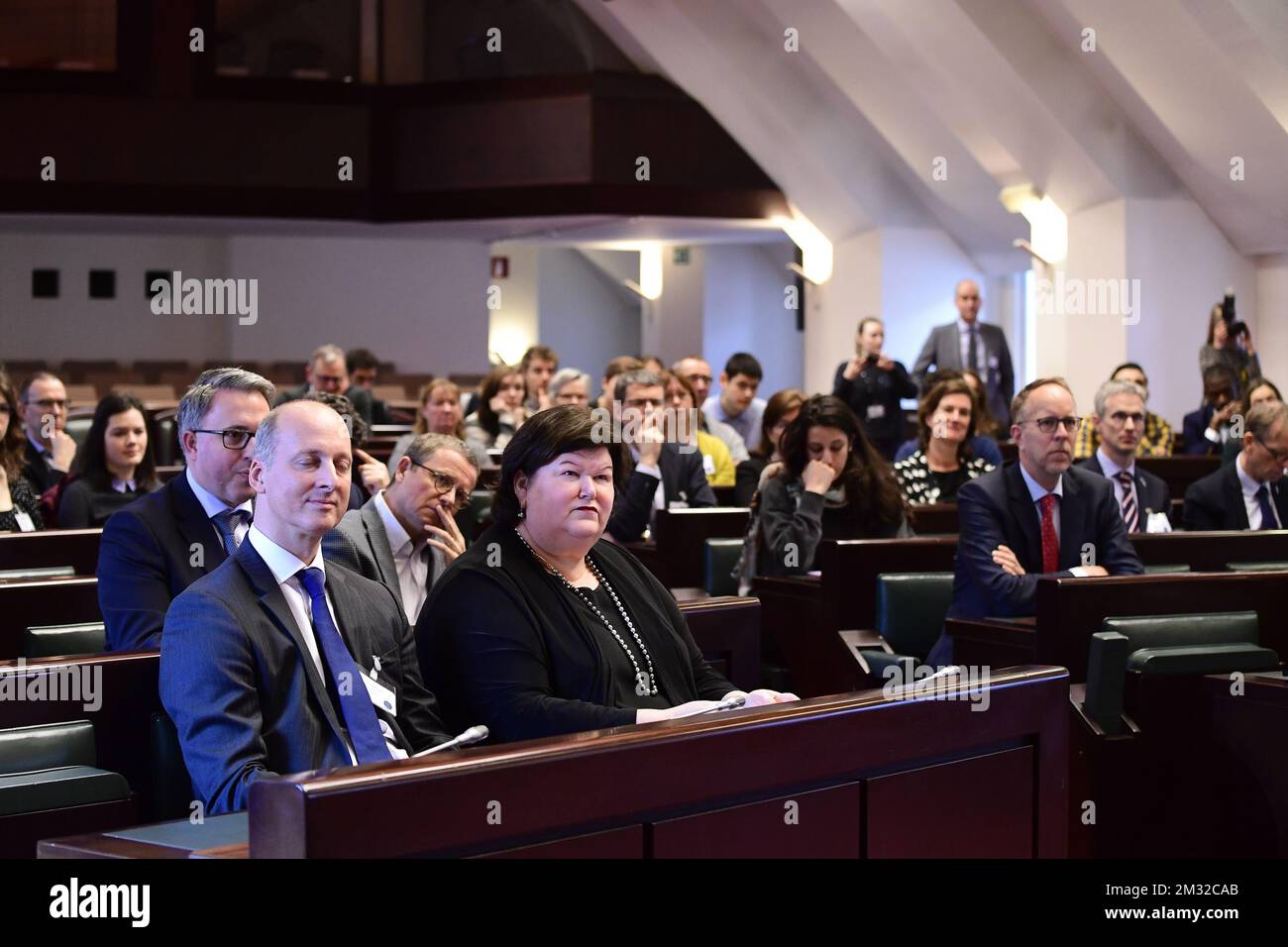 ATTENZIONE REDATTORI - FOCUS COVERAGE CHIESTI A BELGA - SOLO USO EDITORIALE - il Ministro federale Maggie De Block ha illustrato nella presentazione dei quattro progetti finalisti di 'Healthcare Heroes' davanti ai membri del parlamento e al Ministro della salute, martedì 18 febbraio 2020, a Bruxelles. FOTO DI BELGA LAURIE DIEFFEMBACQ Foto Stock