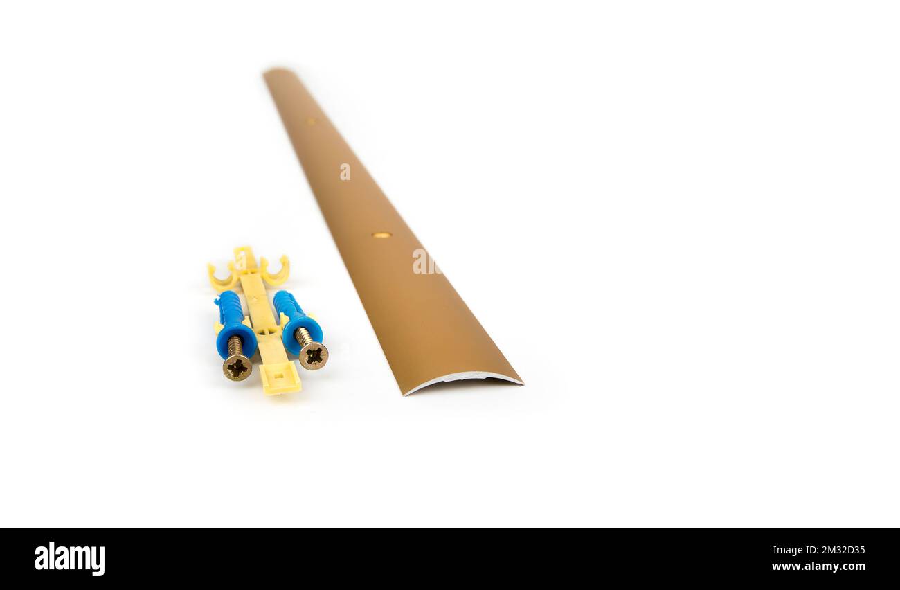 Soglia Gold in alimunium Flat Top su un bianco Foto Stock