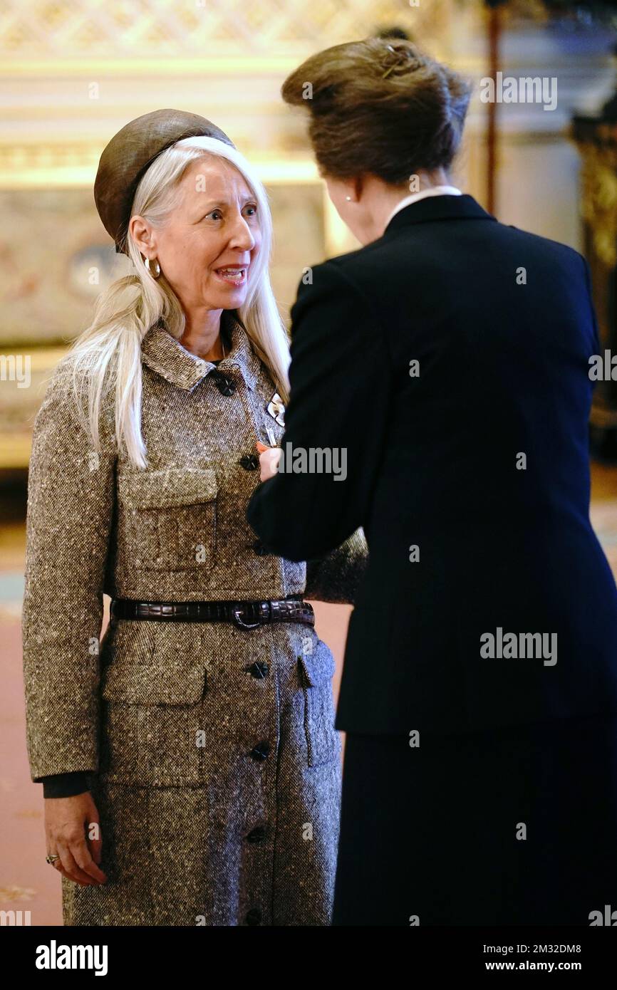 Katherine Davies, Chief Executive Officer, Notting Hill Genesis, di Londra, è stato nominato Comandante dell'Ordine dell'Impero britannico dalla Principessa Royal al Castello di Windsor. Il premio è stato per i servizi all'edilizia abitativa. Data immagine: Mercoledì 14 dicembre 2022. Foto Stock