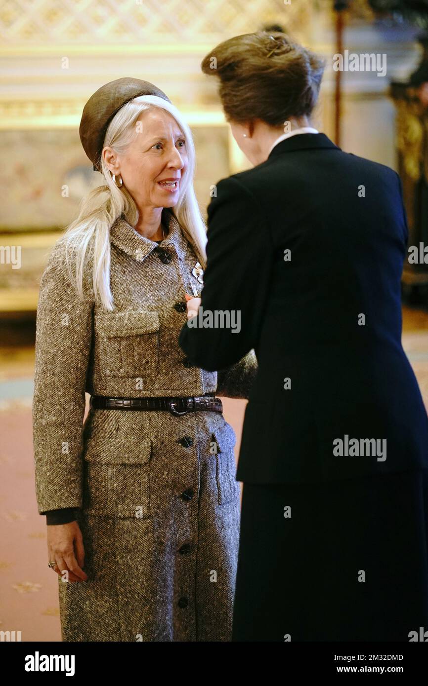 Katherine Davies, Chief Executive Officer, Notting Hill Genesis, di Londra, è stato nominato Comandante dell'Ordine dell'Impero britannico dalla Principessa Royal al Castello di Windsor. Il premio è stato per i servizi all'edilizia abitativa. Data immagine: Mercoledì 14 dicembre 2022. Foto Stock