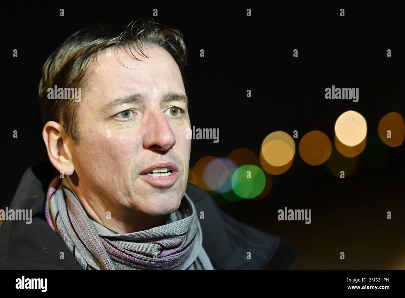 COO Overseas Export - investimenti dell'AWEX Michel Kempeneers risponde alle domande durante l'arrivo di un volo speciale, all'aeroporto di Liegi, venerdì 13 marzo 2020. Il governo federale ha annunciato ieri nuove misure per fermare la diffusione del Covid-19. Jack ma Foundation e Alibaba Foundation forniscono e donano forniture mediche a più paesi, sottolineando un impegno incondizionato ad aiutare gli altri durante una crisi di salute pubblica. Stasera, un volo pieno di forniture mediche per l'Europa atterrerà all'aeroporto di Liegi. FOTO DI BELGA JOHN THYS Foto Stock