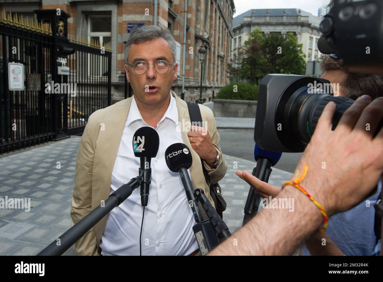 Joachim Coens, presidente di CD&V, parla alla stampa in vista di un incontro tra i presidenti dei partiti del governo di Wilmes (MR, Open VLD e CD&V), alla 16 Rue de la Loi - wetstraat, mercoledì 17 giugno 2020 a Bruxelles. L'attuale governo ha poteri speciali per affrontare la pandemia del Covid-19 fino a giugno 27th e discuterà possibili scenari. FOTO DI BELGA NICOLAS MAETERLINCK Foto Stock