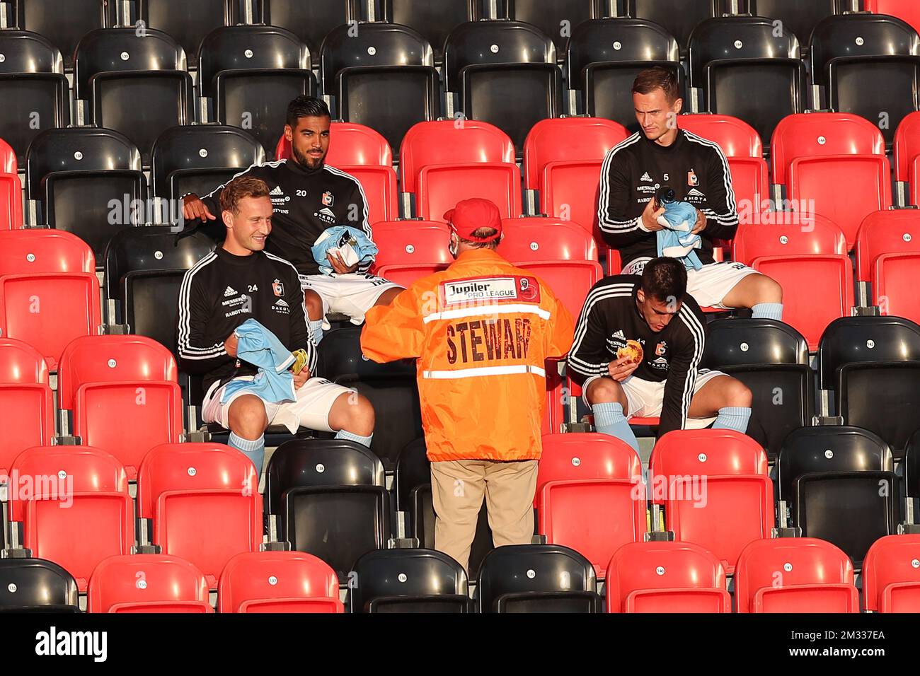 Niels De Schutter di Deinze, Ronald Vargas di Deinze, Bafode Dansoko di Deinze e Gauthier Libbrecht di Deinze hanno mostrato all'inizio di una partita di calcio tra RFC Seraing e KMSK Deinze, venerdì 28 agosto 2020 a Seraing, il giorno 2 della 1B seconda divisione del campionato di calcio belga della 'Proximus League'. FOTO DI BELGA BRUNO FAHY Foto Stock