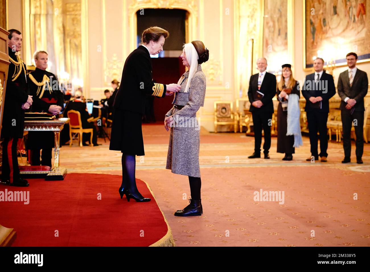 Katherine Davies, Chief Executive Officer, Notting Hill Genesis, di Londra, è stato nominato Comandante dell'Ordine dell'Impero britannico dalla Principessa Royal al Castello di Windsor. Il premio è stato per i servizi all'edilizia abitativa. Data immagine: Mercoledì 14 dicembre 2022. Foto Stock