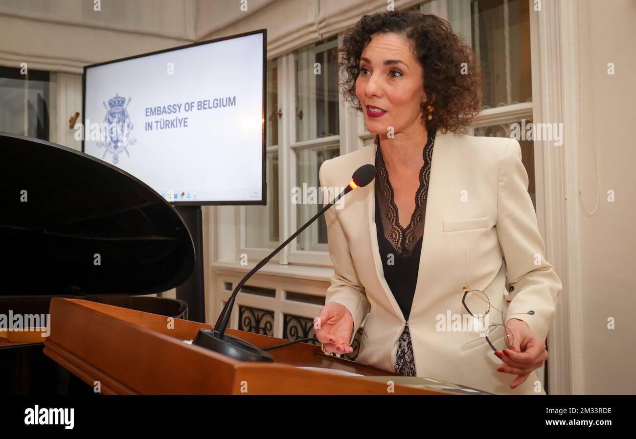 Il ministro degli Esteri Hadja Lahbib ha illustrato durante il primo giorno una visita di lavoro del ministro degli Esteri belga in Turchia, dall'aeroporto di Bruxelles, Zaventem, mercoledì 14 dicembre 2022. BELGA PHOTO VIRGINIE LEFOUR Foto Stock