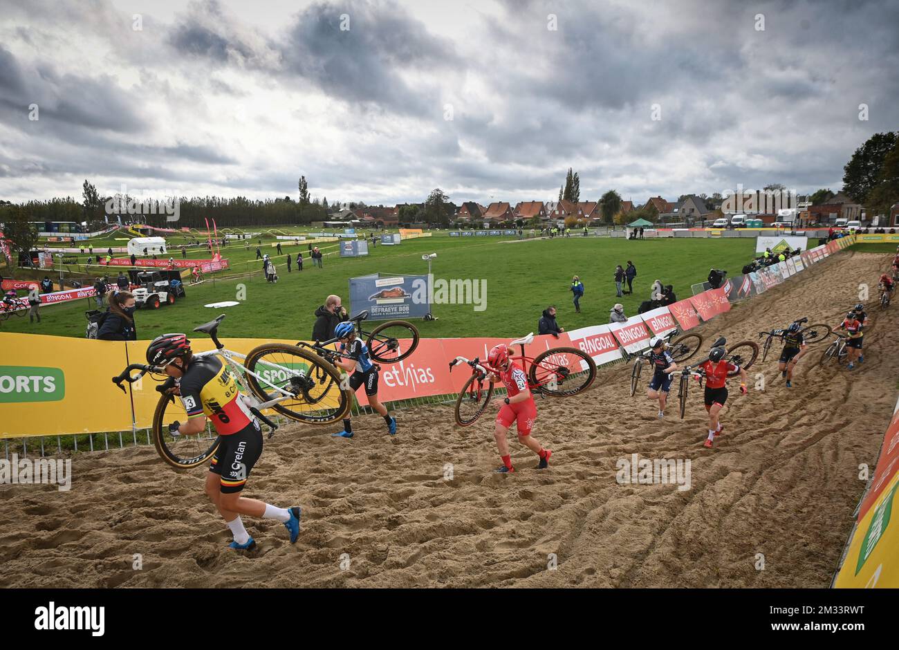 Immagine scattata durante la corsa femminile d'élite del ciclocross Ruddervoorde, la seconda tappa della gara ciclistica di Superprestigio, sabato 24 ottobre 2020 a Ruddervoorde, Oostkamp. FOTO DI BELGA DAVID STOCKMAN Foto Stock