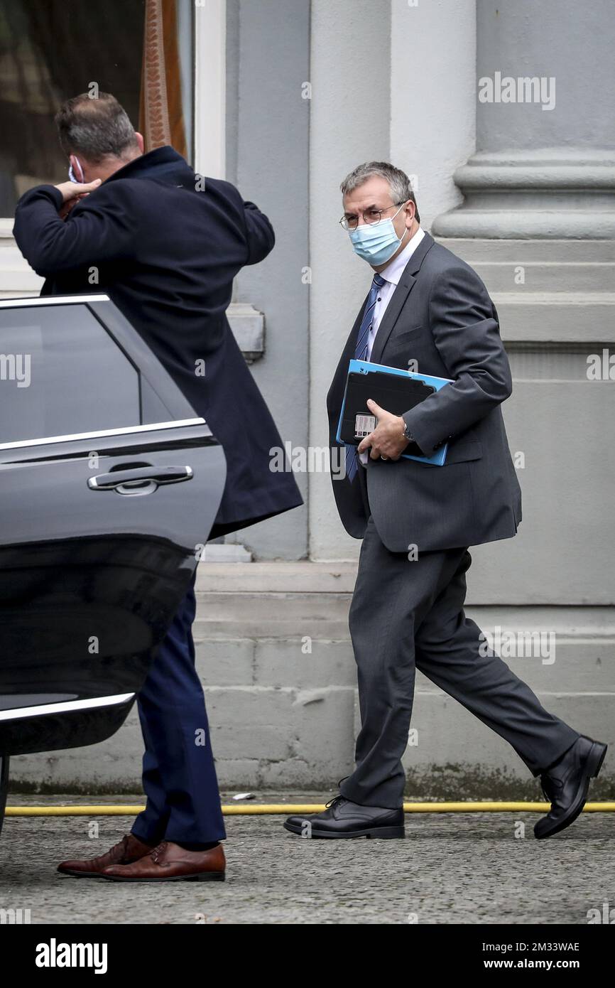Ministro della Comunità tedesco Oliver Paasch e Federazione Vallonia - il Ministro di Bruxelles Pierre-Yves Jeholet ha illustrato in occasione di una riunione del Comitato consultivo con i Ministri del governo federale, dei governi regionali e dei governi comunitari, svoltasi venerdì 30 ottobre 2020 a Bruxelles. Questo incontro con i diversi governi è chiamato quando si discutono questioni che coinvolgono più livelli. La commissione si riunisce di nuovo per discutere di un possibile nuovo blocco nella crisi del coronavirus in corso. Il numero di ricoveri nel paese è ancora in aumento e c'è Foto Stock