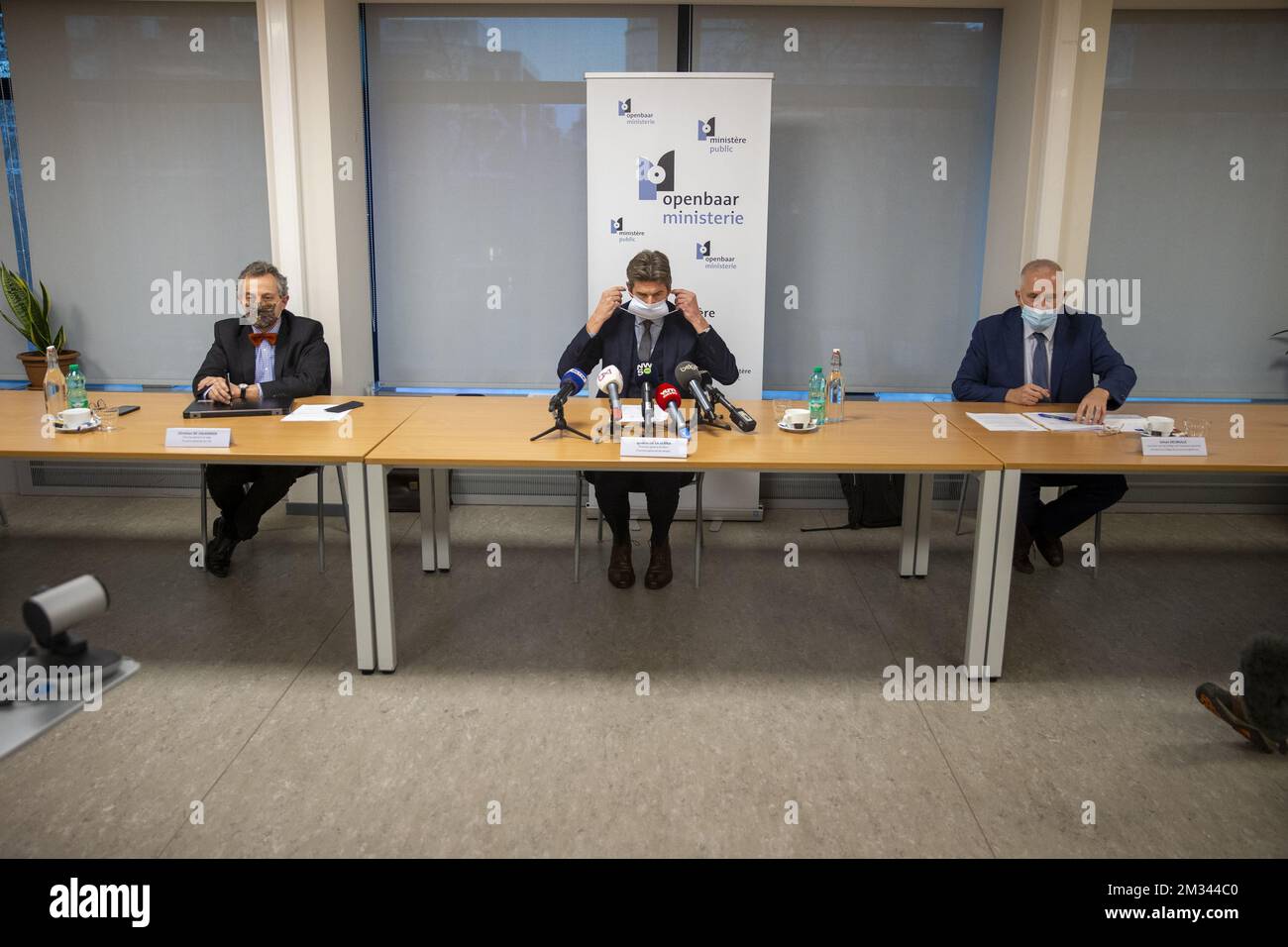 Christian de Valkeneer, Ignacio de la Serna e il pubblico ministero di Bruxelles Johan Delmule hanno illustrato, martedì 15 dicembre 2020 a Bruxelles, durante una conferenza stampa del collegio degli avvocati generali sulle linee guida modificate relative alle violazioni della corona. FOTO DI BELGA NICOLAS MAETERLINCK Foto Stock