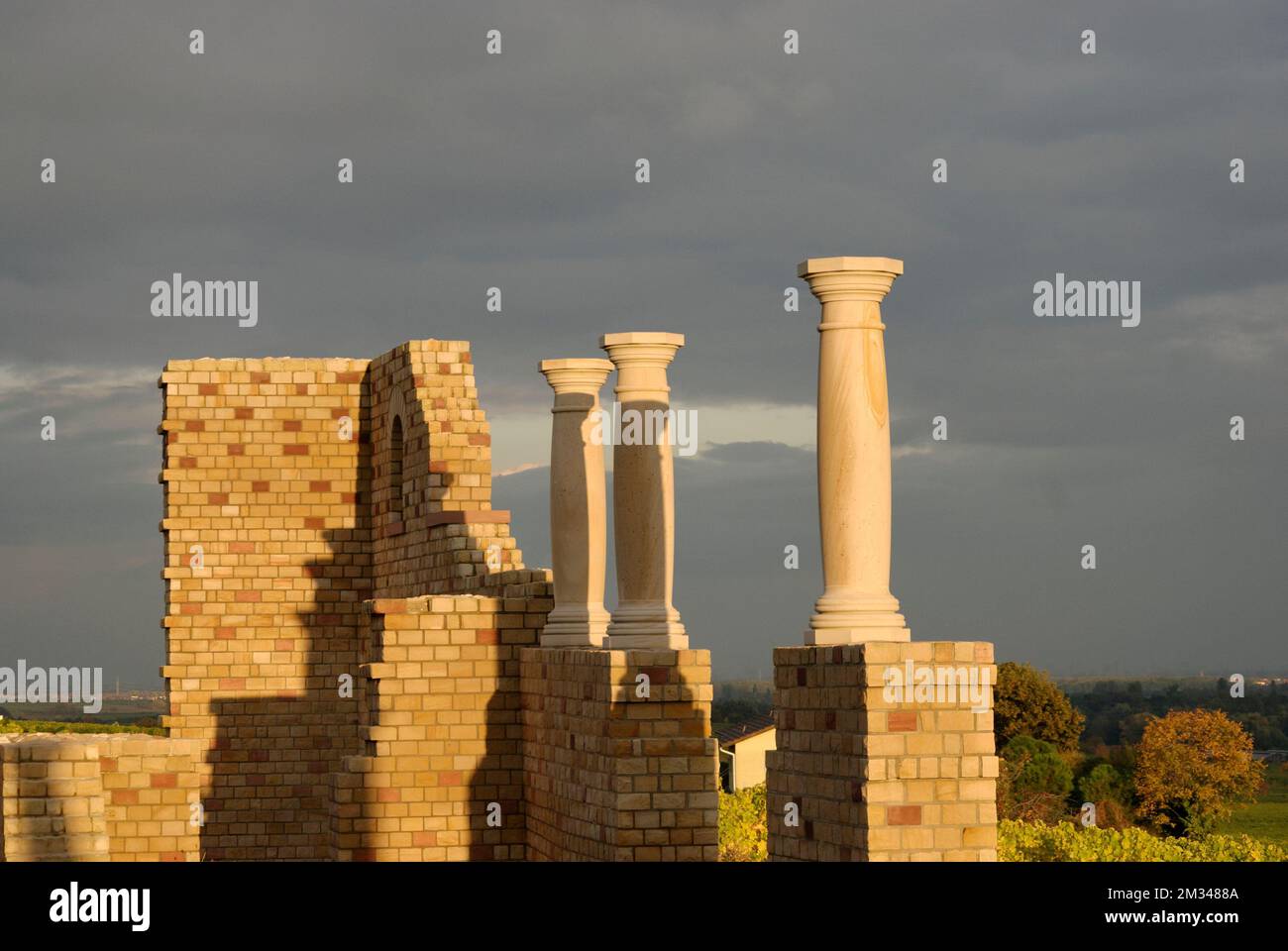 Rovine di edifici romani con colonne Foto Stock