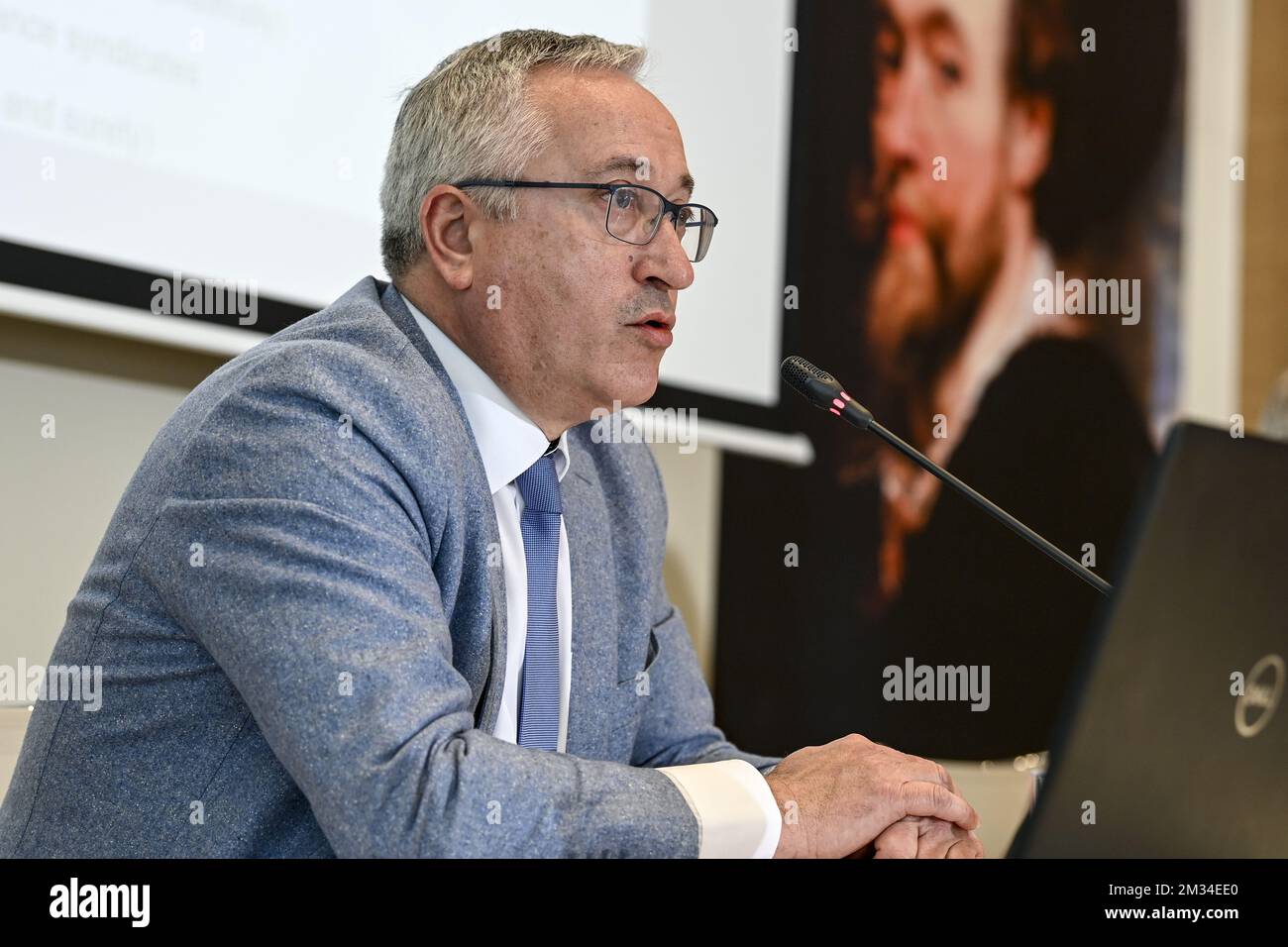 Nabil Jijakli, vice amministratore delegato del Gruppo di Credendo, ha illustrato in un momento di stampa organizzato per il centenario della società di Credendo, l'assicurazione del credito è stata fondata un secolo fa, a Bruxelles, mercoledì 10 febbraio 2021. FOTO DI BELGA DIRK WAEM Foto Stock