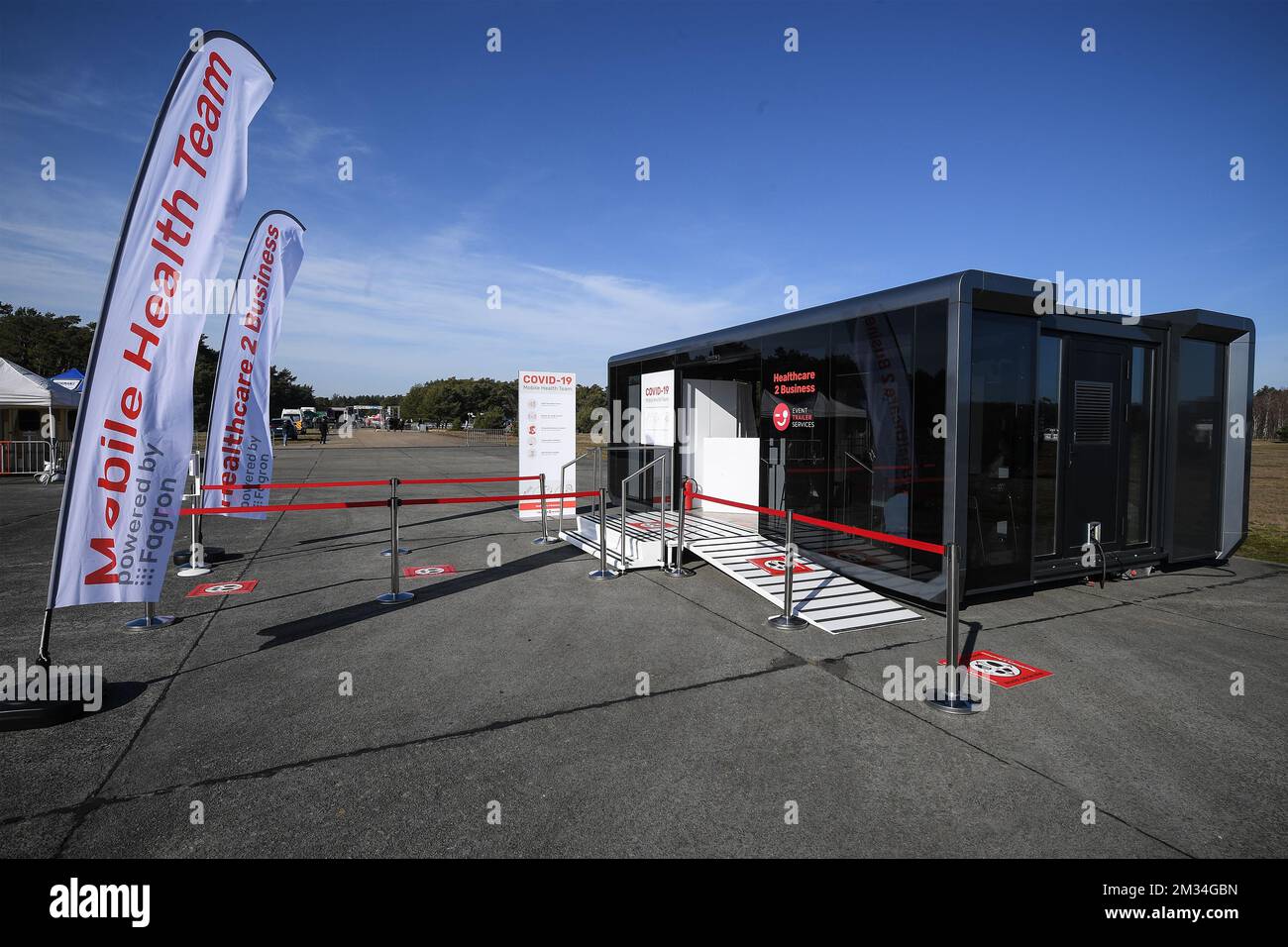 L'immagine mostra un impianto mobile di test COVID-19 della ditta 'Healthcare2Business' alla gara di ciclocross 'Internationale Sluitingsprijs Oostmalle', domenica 21 febbraio 2021, a Oostmalle, ultima gara della stagione 2020-2021. FOTO DI BELGA DAVID STOCKMAN Foto Stock