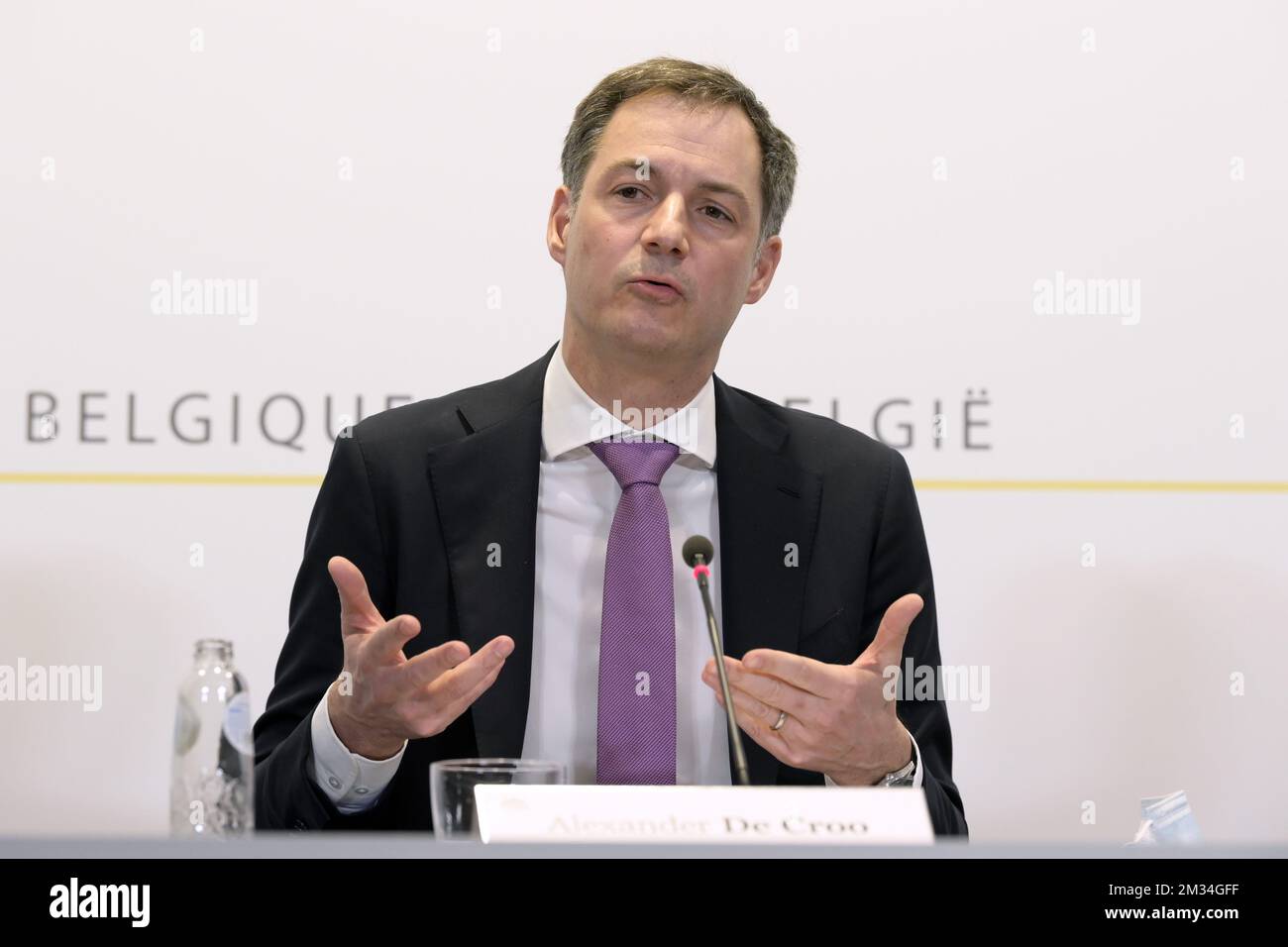 Il primo ministro Alexander De Croo ha illustrato nel corso di una conferenza stampa del governo federale sulle statistiche sulle infezioni del Covid-19, lunedì 22 febbraio 2021 a Bruxelles. BELGA FOTO PISCINA PHILIP REYNAERS Foto Stock