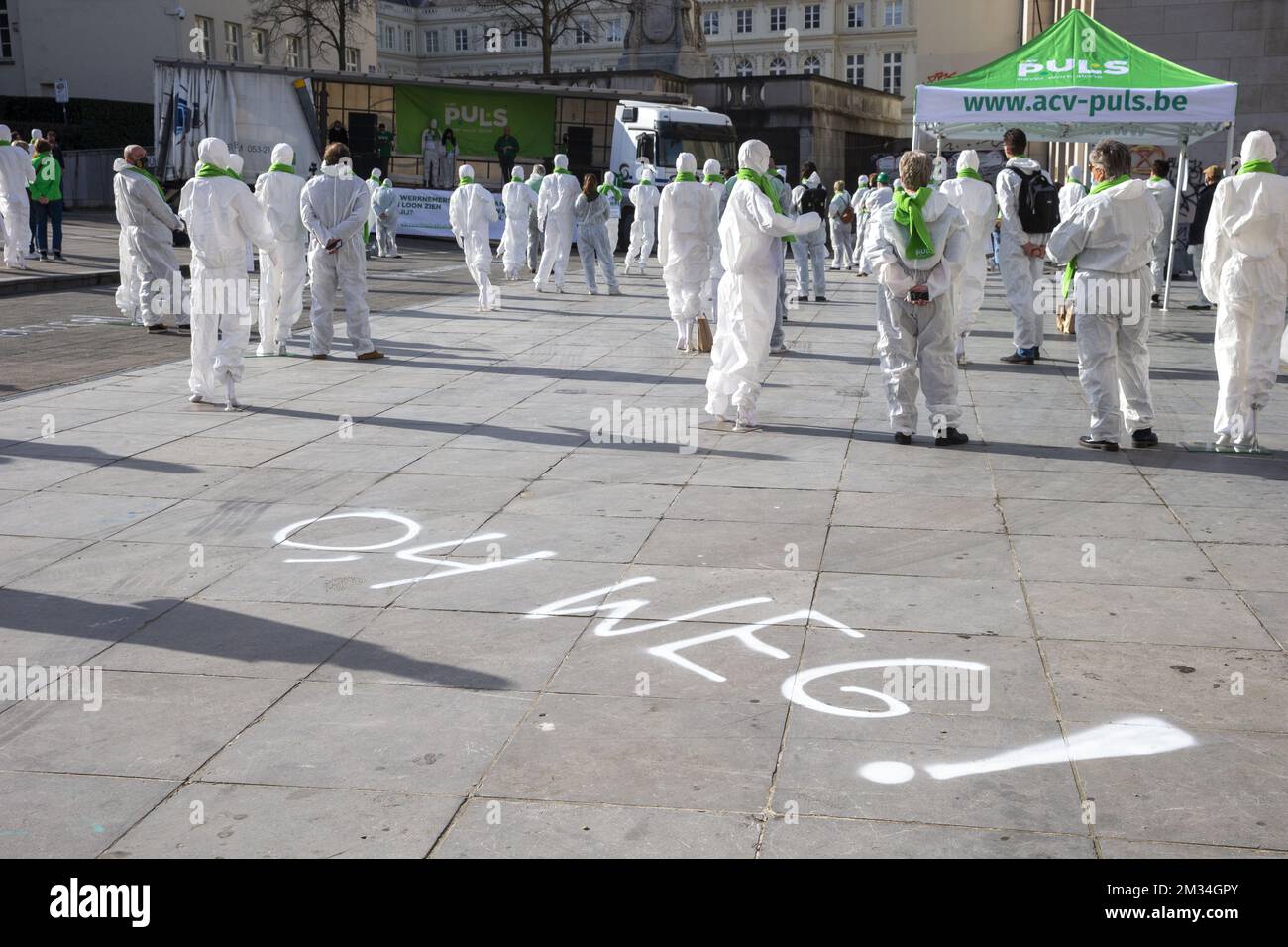 L'immagine mostra un'azione del sindacato cristiano ACV Puls al Kunstberg/Mont des Arts di Bruxelles, giovedì 25 febbraio 2021. Tutti i sindacati hanno una giornata di azioni durante i negoziati in corso sul nuovo accordo interprofessionale tra datori di lavoro e sindacati. FOTO DI BELGA NICOLAS MAETERLINCK Foto Stock