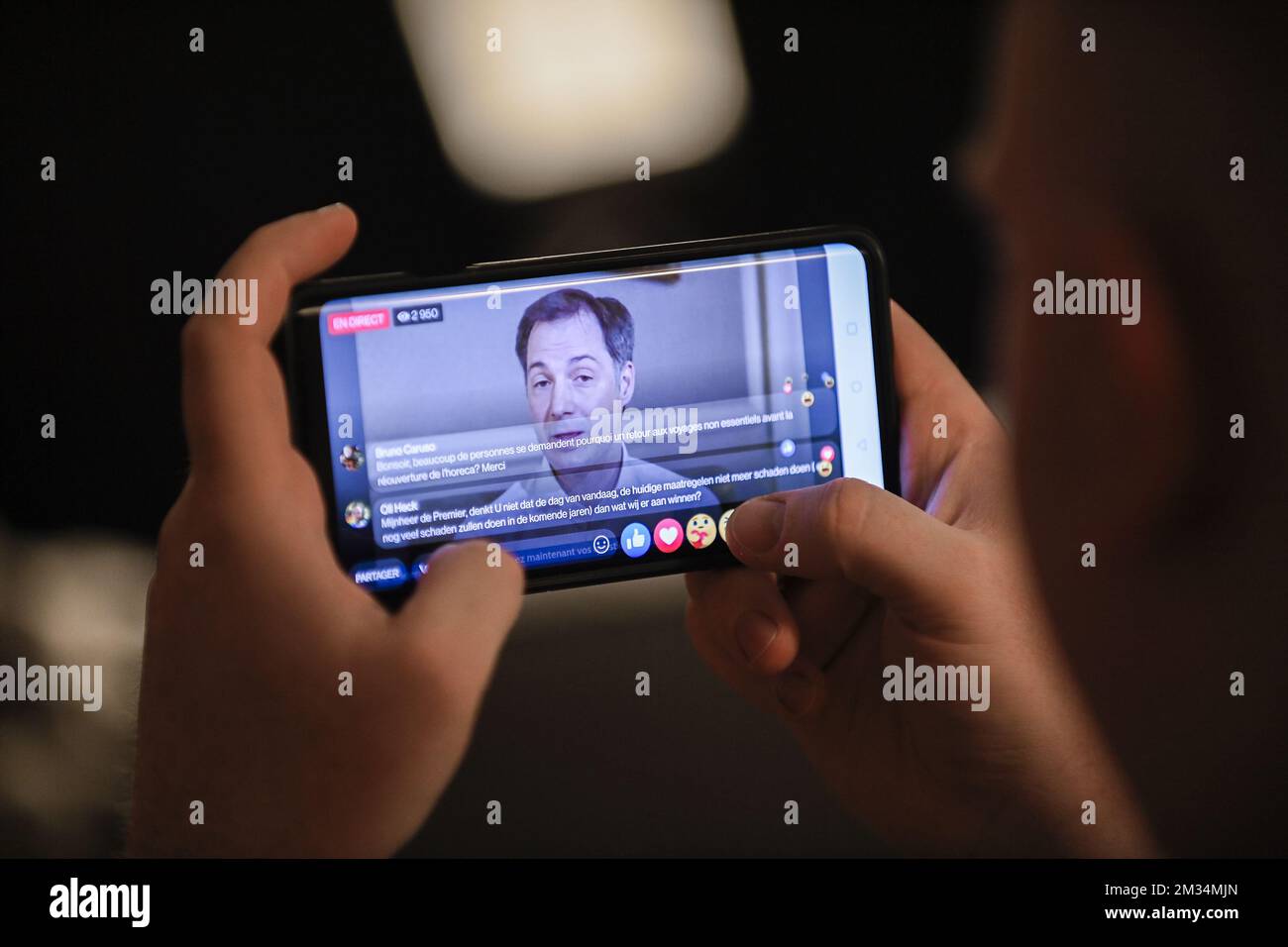 L'immagine mostra il primo ministro Alexander De Croo durante una sessione video di Facebook Live, mercoledì 10 marzo 2021, sulle misure COVID-19. LAURIE DIEFFEMBACQ Foto Stock