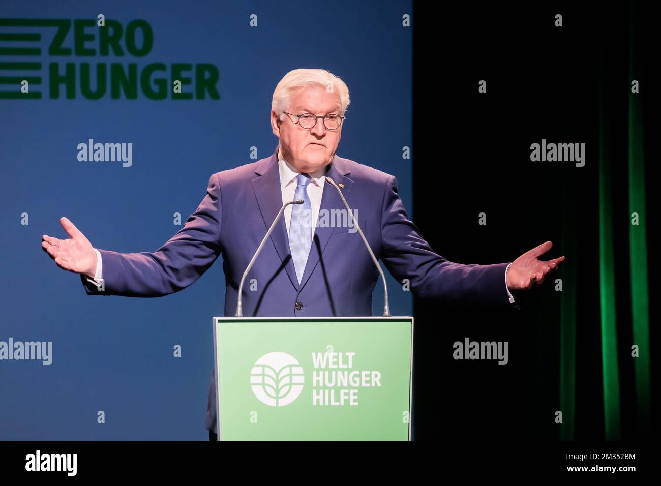 Berlino, Germania. 14th Dec, 2022. Il presidente tedesco Frank-Walter Steinmeier parla alla cerimonia di Welthungerhilfe per celebrare la sua fondazione 60 anni fa nel Tipi am Kanzleramt. Credit: Christoph Soeder/dpa/Alamy Live News Foto Stock