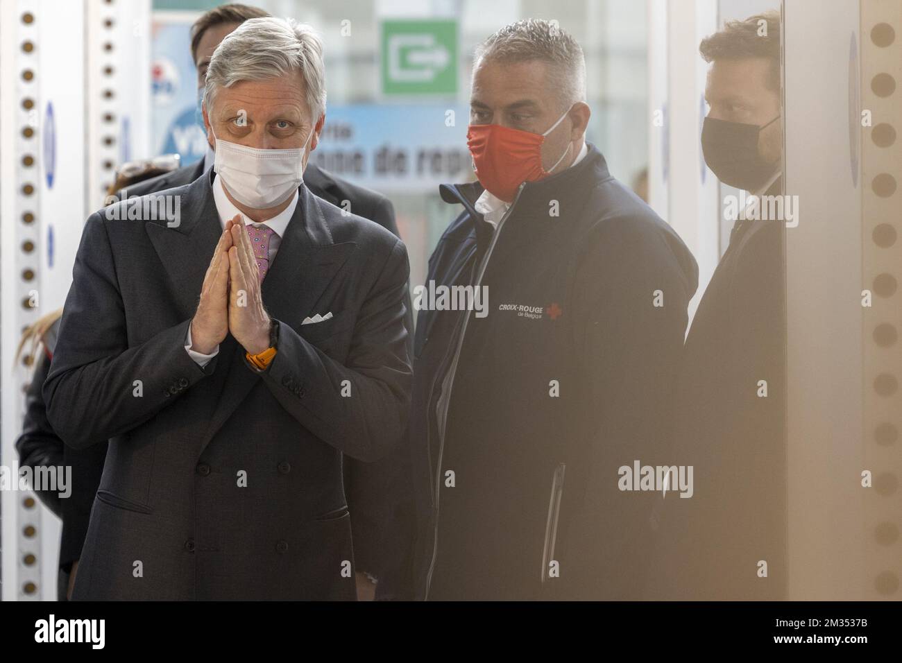 Re Filippo - Filip del Belgio ha illustrato in una visita reale al centro di vaccinazione di Bierset, uno dei 52 centri di vaccinazione nel territorio della regione vallona, mercoledì 26 maggio 2021. Riceve spiegazioni sul funzionamento e l'organizzazione di questo centro qualificato come 'major' (dotato di 10 linee di vaccinazione) e parla con i vari collaboratori e volontari. Il Re è anche informato dei progressi della campagna di vaccinazione nella regione di Liegi e dell'impatto della vaccinazione sul numero di infezioni e ricoveri ospedalieri. Alla fine della visita, il re si trova di fronte Foto Stock