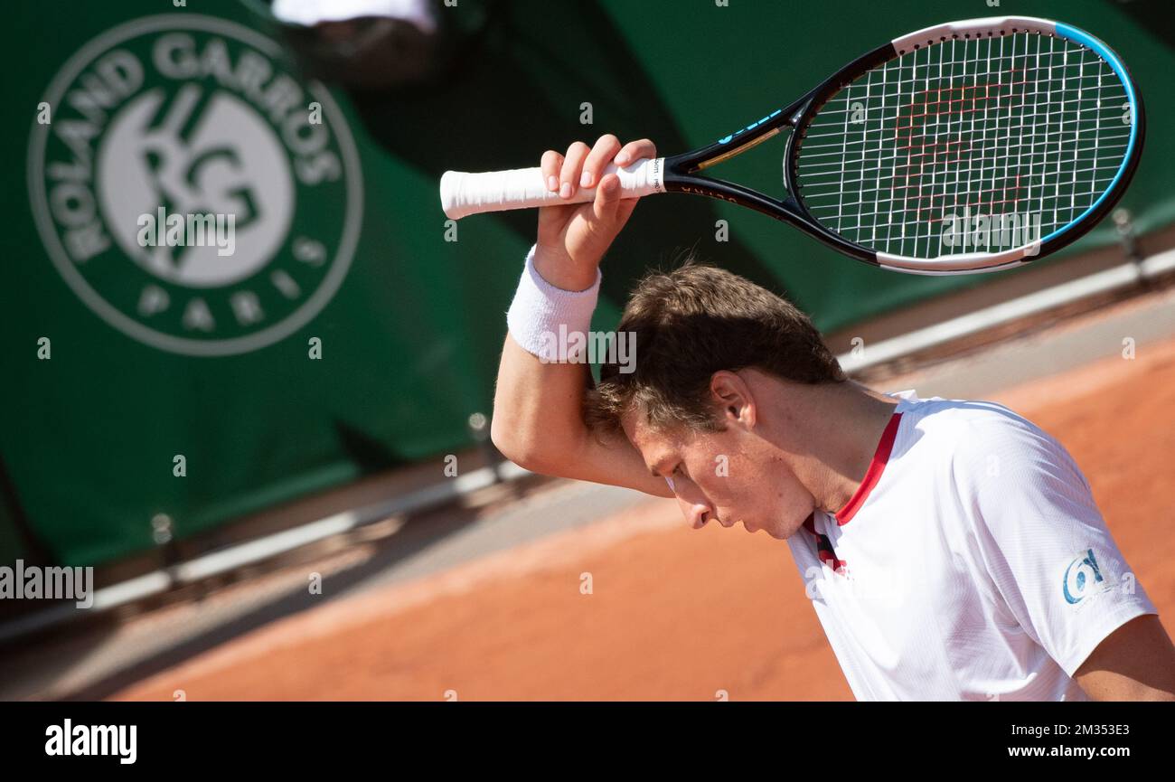 Il belga Kimmer Coppejans reagisce durante una partita di tennis tra il belga Kimmer Coppejans e il colombiano Daniel Elahi Galan, nelle qualifiche per il torneo maschile di single al Roland Garros French Open di tennis, a Parigi, in Francia, venerdì 28 maggio 2021. Il torneo di quest'anno si svolge dal 24 maggio al 13 giugno. BELGA FOTO BENOIT DOPPAGNE Foto Stock