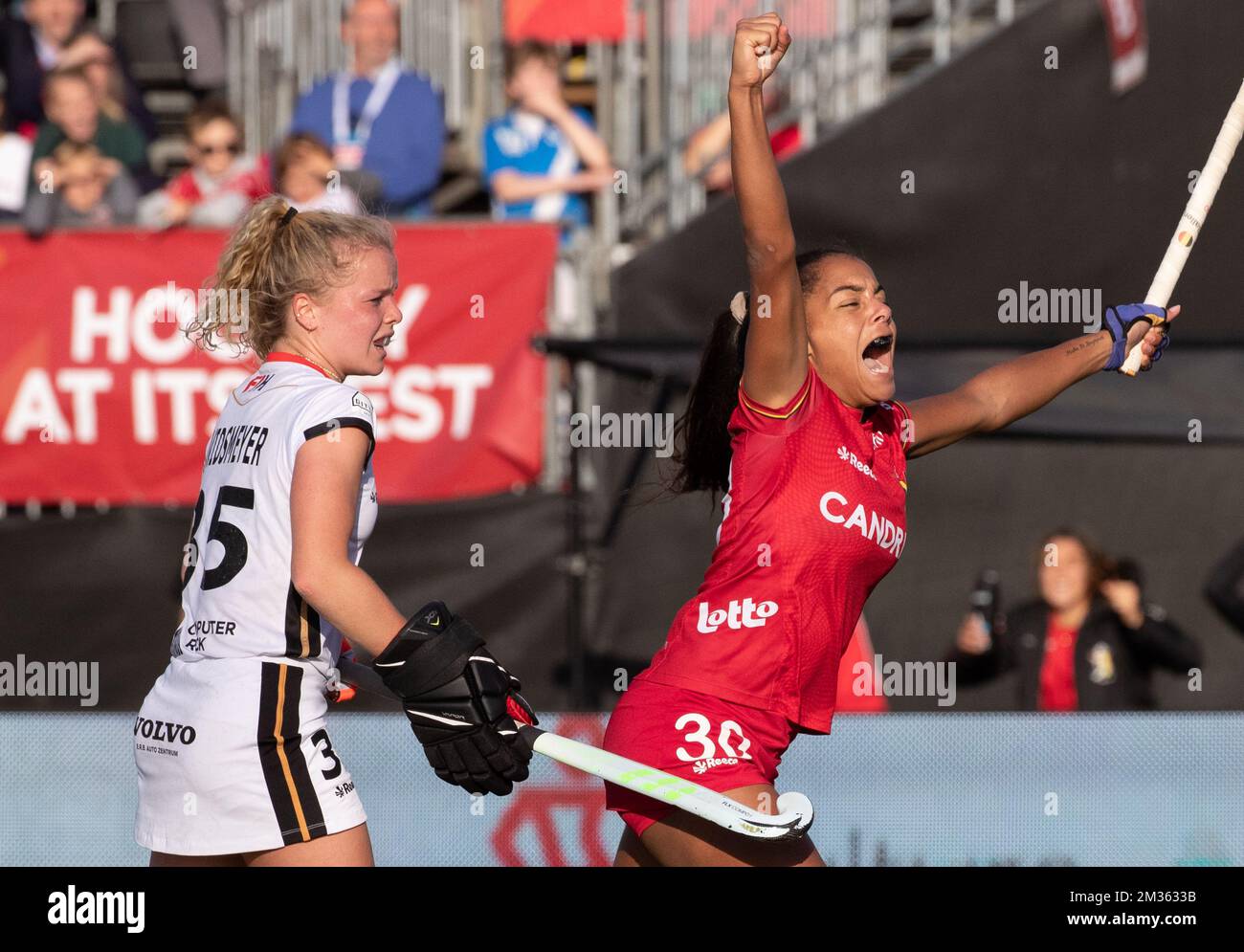 L'Ambre Ballenghien del Belgio festeggia dopo aver segnato la partita di hockey tra le Pantere rosse belghe e la nazionale tedesca, sabato 16 ottobre 2021 a Bruxelles, nella fase di gruppo (partita 2 su 16) del concorso maschile della FIH Pro League. BELGA FOTO BENOIT DOPPAGNE Foto Stock