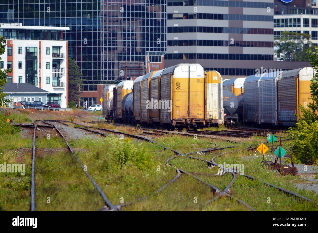 CN Dartmouth sottodivisione cantiere ferroviario (Dartmouth Yard) e uffici edifici nel centro di Dartmouth, Nuova Scozia Foto Stock