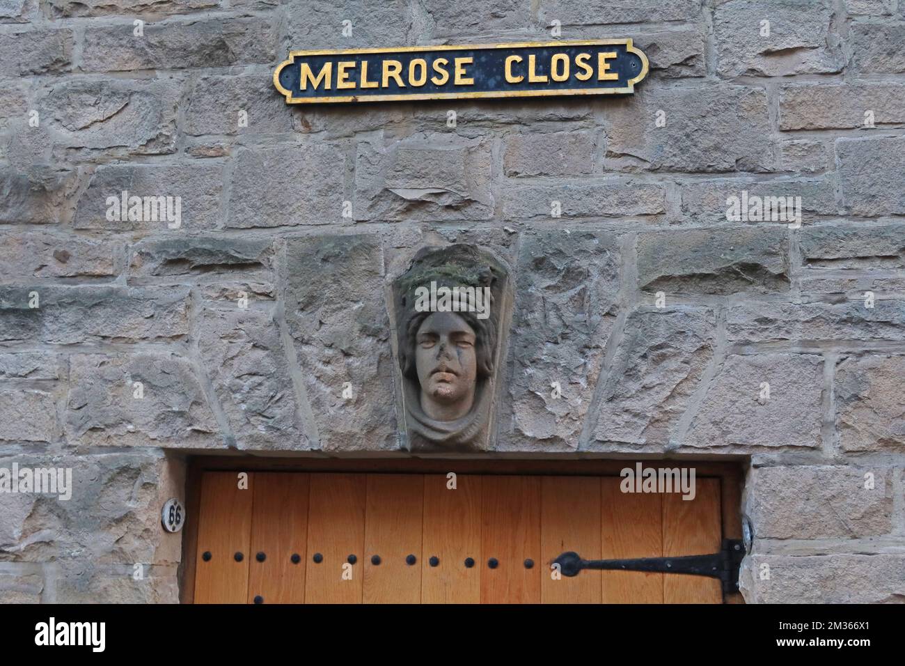 Melrose Close, Royal Mile, città vecchia di Edimburgo, Lothian, Scozia, Regno Unito, EH1 1TH, ora parte del Radisson Blu Hotel Foto Stock