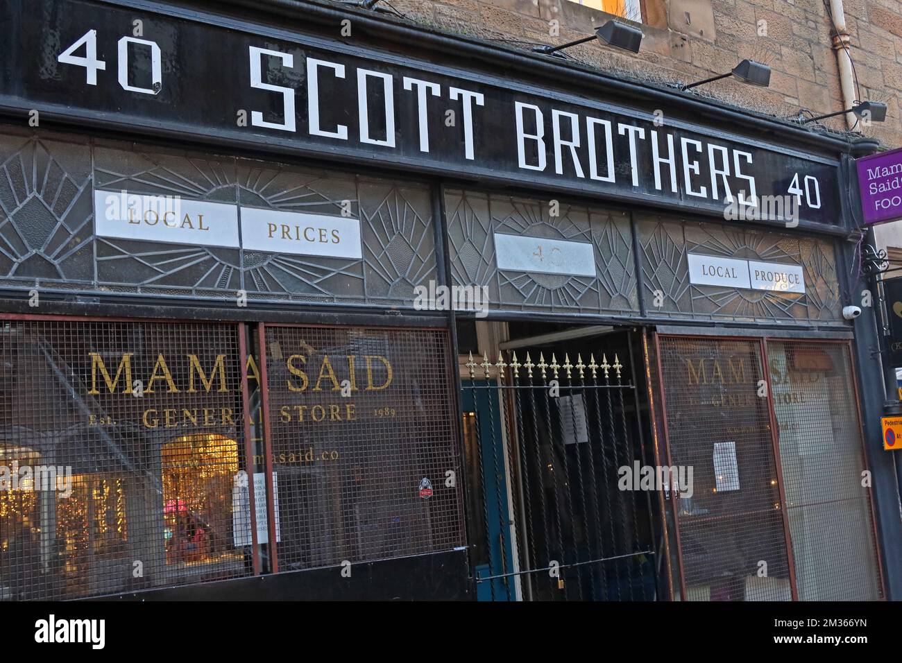 40 Cockburn St , Scott Brothers negozio front, Edimburgo, Lothian , Scozia, Regno Unito, EH1 1NY Foto Stock