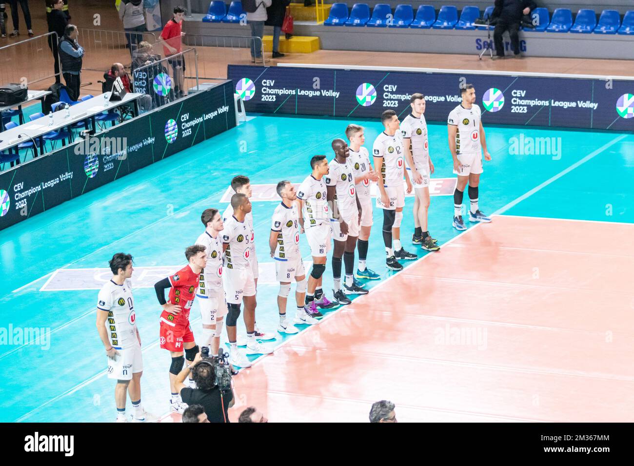 Civitanova Marche, Italia. 14th Dec, 2022. Tour VB durante la partita di pallavolo di Cucine Lube Civitanova vs Tours VB, CEV Champions League a Civitanova Marche, dicembre 14 2022 Credit: Independent Photo Agency/Alamy Live News Foto Stock