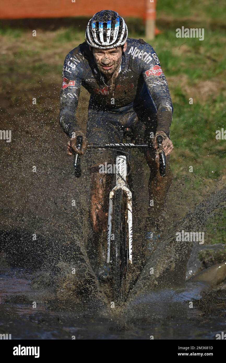 L'olandese David Van Der Poel ha mostrato in azione durante la corsa d'élite maschile del Kermiscross ciclocross evento ad Ardoie, giovedì 21 ottobre 2021. FOTO DI BELGA DAVID STOCKMAN Foto Stock