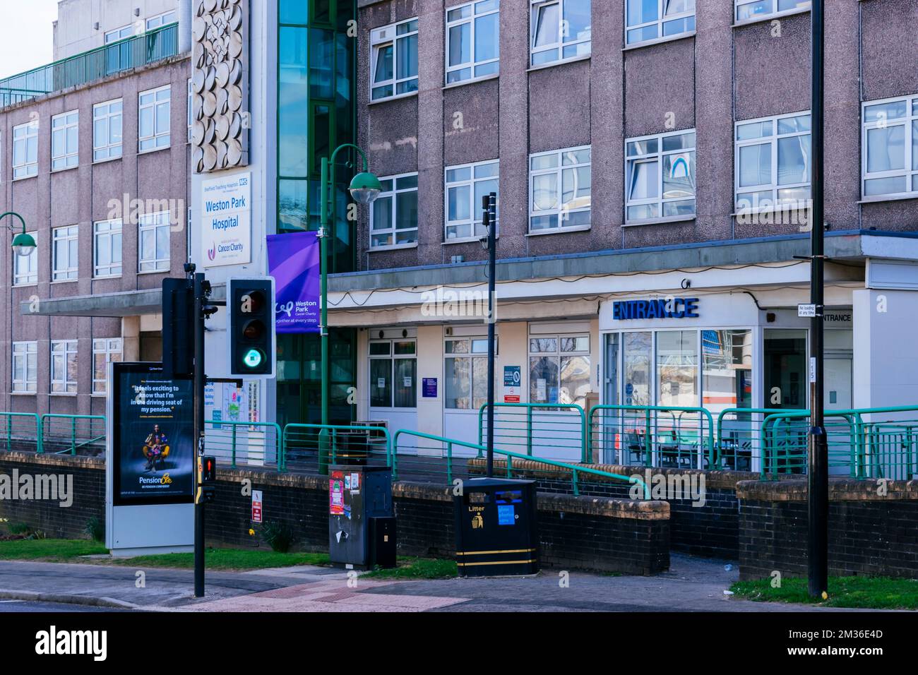 Weston Park Hospital visto da Witham Road. Weston Park Hospital è una struttura sanitaria specializzata nel trattamento del cancro a Broomhill, Sheff Foto Stock