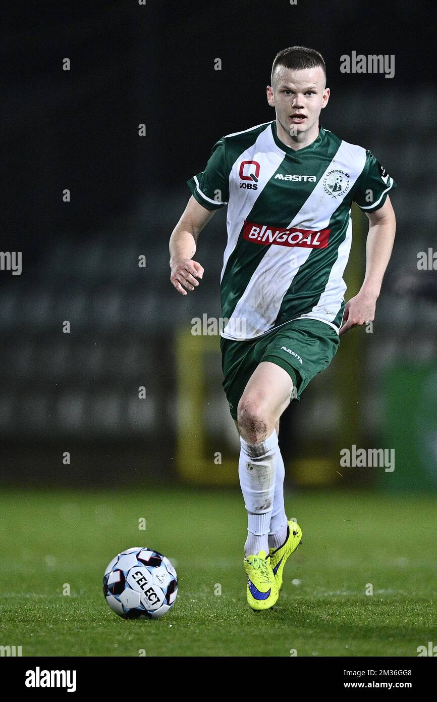 Kolbeinn Thordarson di Lommel ha immaginato in azione durante una partita di calcio tra Lommel SK e RWD Molenbeek, domenica 31 ottobre 2021 a Lommel, il giorno 10 della seconda divisione della '1B Pro League' del campionato di calcio belga. FOTO DI BELGA JOHAN EYCKENS Foto Stock