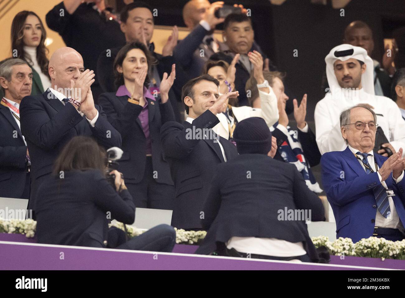 Al Khor, Qatar. 14th Dec, 2022. Il presidente della FIFA Gianni Infantino, il presidente francese Emmanuel Macron e il presidente della Federazione francese del calcio (FFF) Noel le Graet partecipano alla semifinale della Coppa del mondo FIFA Qatar 2022 tra Francia e Marocco allo stadio al Bayt, il 14 dicembre 2022 a Doha, Qatar. Photo by David Niviere/ABACAPRESS.COM Credit: Abaca Press/Alamy Live News Foto Stock