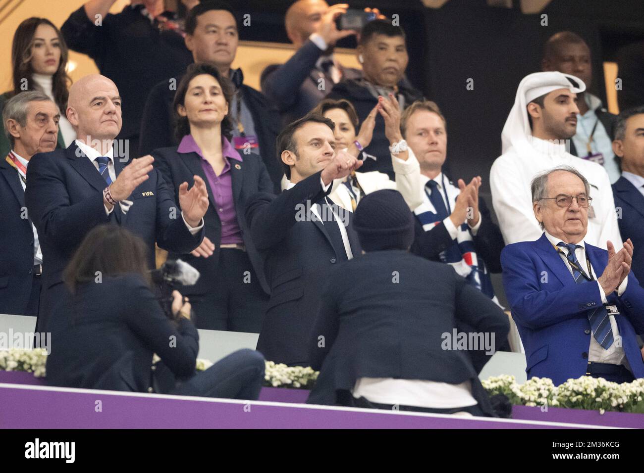 Al Khor, Qatar. 14th Dec, 2022. Il presidente della FIFA Gianni Infantino, il presidente francese Emmanuel Macron e il presidente della Federazione francese del calcio (FFF) Noel le Graet partecipano alla semifinale della Coppa del mondo FIFA Qatar 2022 tra Francia e Marocco allo stadio al Bayt, il 14 dicembre 2022 a Doha, Qatar. Photo by David Niviere/ABACAPRESS.COM Credit: Abaca Press/Alamy Live News Foto Stock