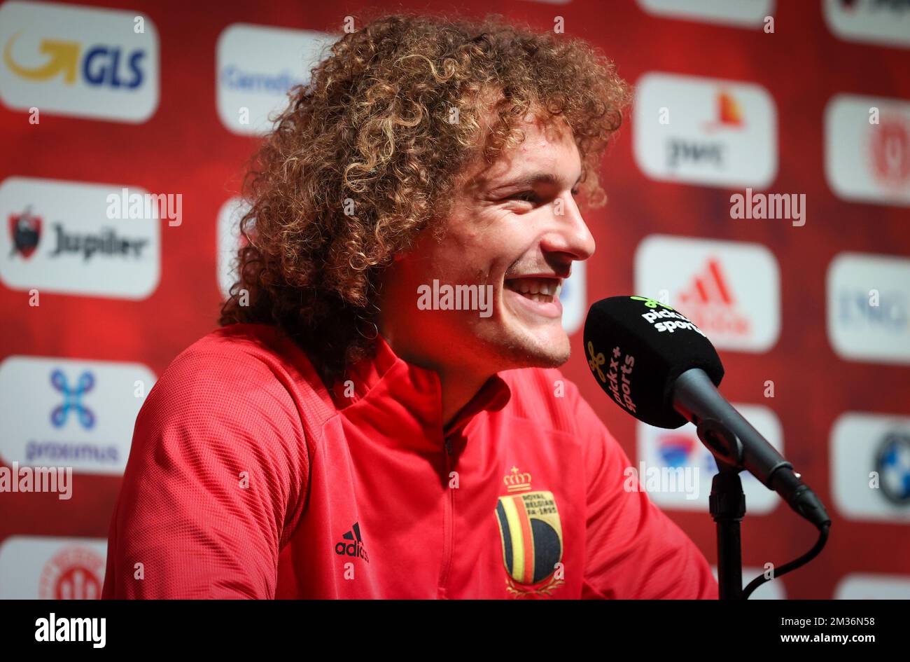 Wout Faes del Belgio ha mostrato in un momento di stampa della nazionale belga di calcio The Red Devils, a Tubize, giovedì 11 novembre 2021. La squadra giocherà due partite di qualificazione della Coppa del mondo 2022 contro Estonia e Galles. BELGA PHOTO VIRGINIE LEFOUR Foto Stock