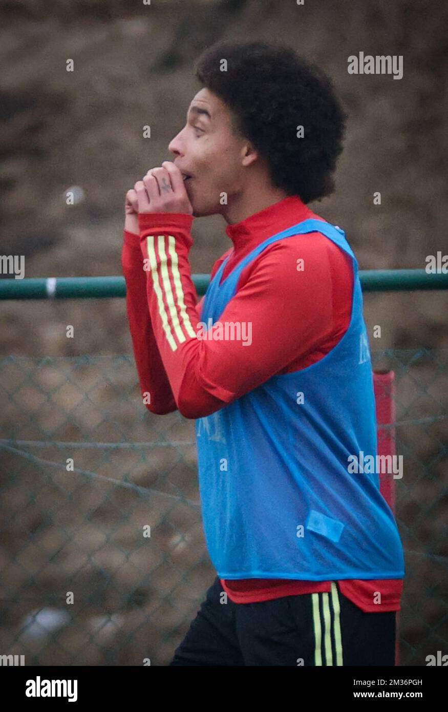 Il belga Axel Witsel reagisce durante una sessione di allenamento della nazionale belga di calcio The Red Devils, a Tubize, lunedì 15 novembre 2021. Domani la squadra giocherà una partita di qualificazione della Coppa del mondo 2022 contro il Galles. BELGA PHOTO VIRGINIE LEFOUR Foto Stock