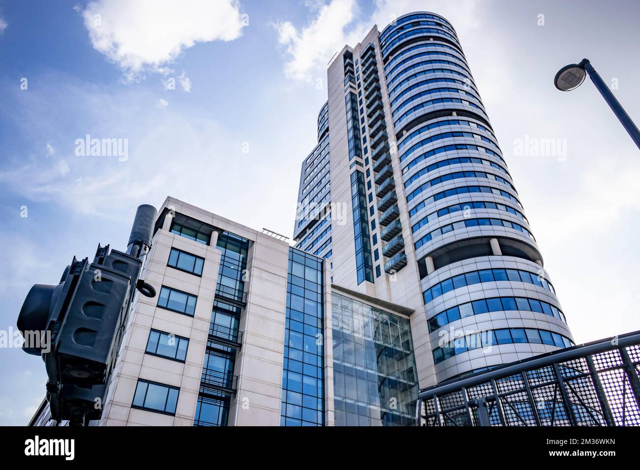 Bridgewater Place, soprannominato il Dalek, è un grattacielo residenziale e di uffici a Leeds, West Yorkshire, Inghilterra. Era il secondo edificio più alto Foto Stock