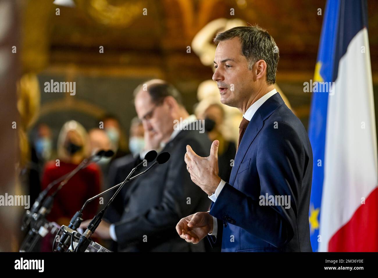 Il primo ministro Alexander De Croo ha fatto una foto durante un incontro diplomatico tra Belgio e Francia per discutere della sicurezza a Bruxelles, lunedì 22 novembre 2021. I paesi discuteranno della lotta al terrorismo e all'estremismo violento, della gestione dell'immigrazione clandestina, della cooperazione transfrontaliera tra le forze di polizia e della sicurezza informatica. FOTO DI BELGA ERIC LALMAND Foto Stock