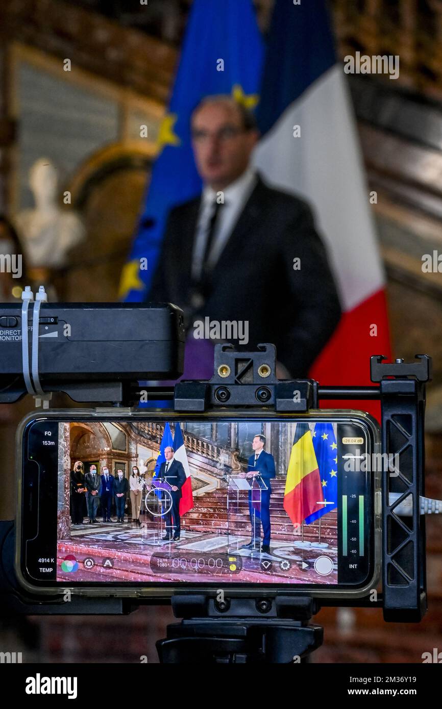 Il primo ministro francese Jean Castex ha illustrato nel corso di un incontro diplomatico tra Belgio e Francia per discutere della sicurezza a Bruxelles, lunedì 22 novembre 2021. I paesi discuteranno della lotta al terrorismo e all'estremismo violento, della gestione dell'immigrazione clandestina, della cooperazione transfrontaliera tra le forze di polizia e della sicurezza informatica. FOTO DI BELGA ERIC LALMAND Foto Stock