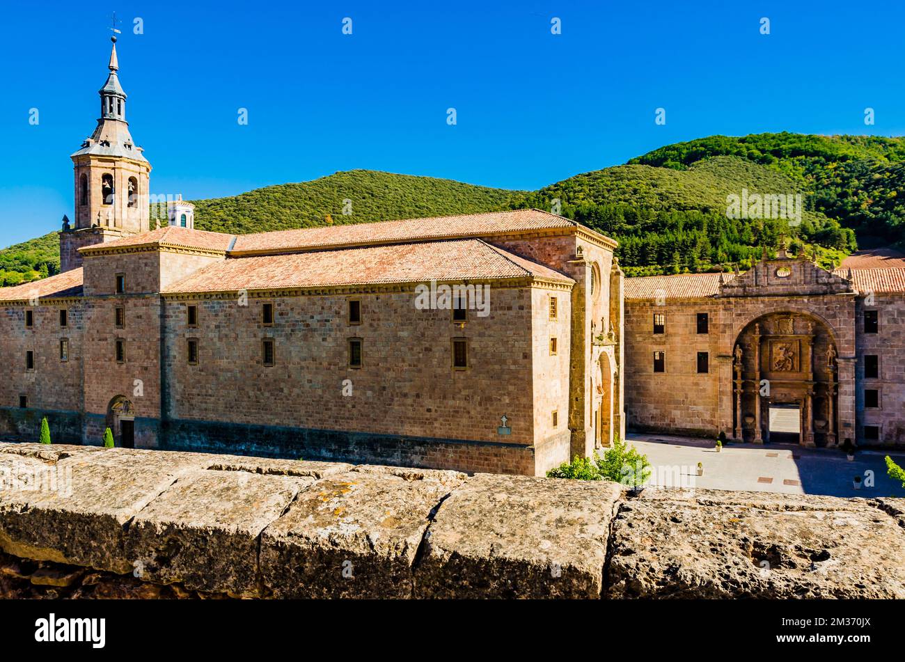 Il Monastero reale di San Millán de Yuso si trova nella città di San Millán de la Cogolla. Fa parte del complesso monumentale di due monasteri Foto Stock