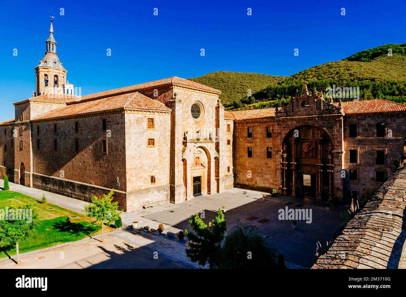 Il Monastero reale di San Millán de Yuso si trova nella città di San Millán de la Cogolla. Fa parte del complesso monumentale di due monasteri Foto Stock