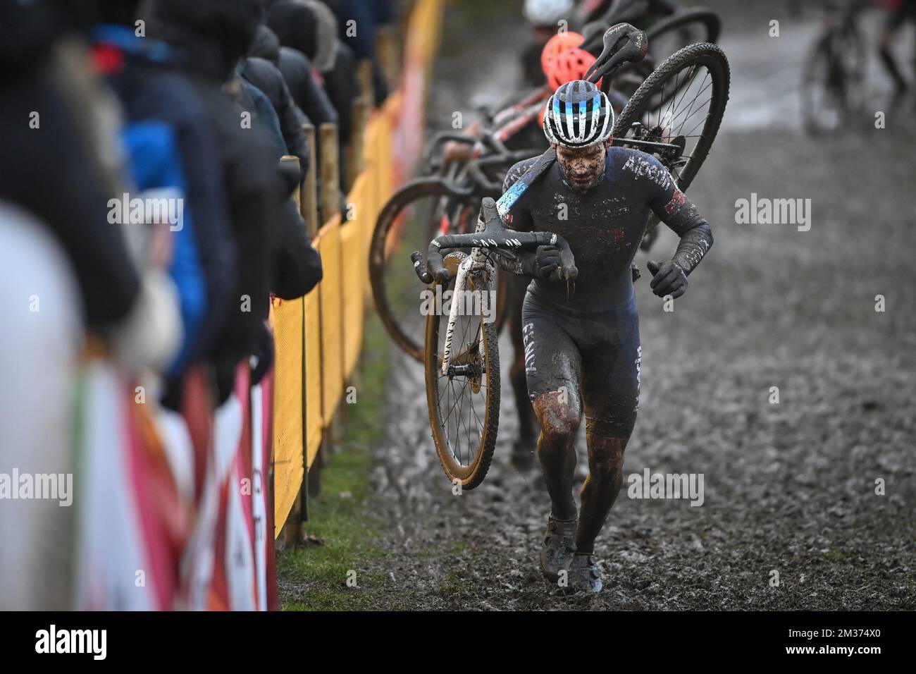 L'olandese David Van Der Poel ha mostrato in azione durante la corsa d'élite maschile del Superprestigio Boom, quinta tappa della competizione ciclistica Superprestigio Cyclocross, sabato 04 dicembre 2021, a Boom. FOTO DI BELGA DAVID STOCKMAN Foto Stock