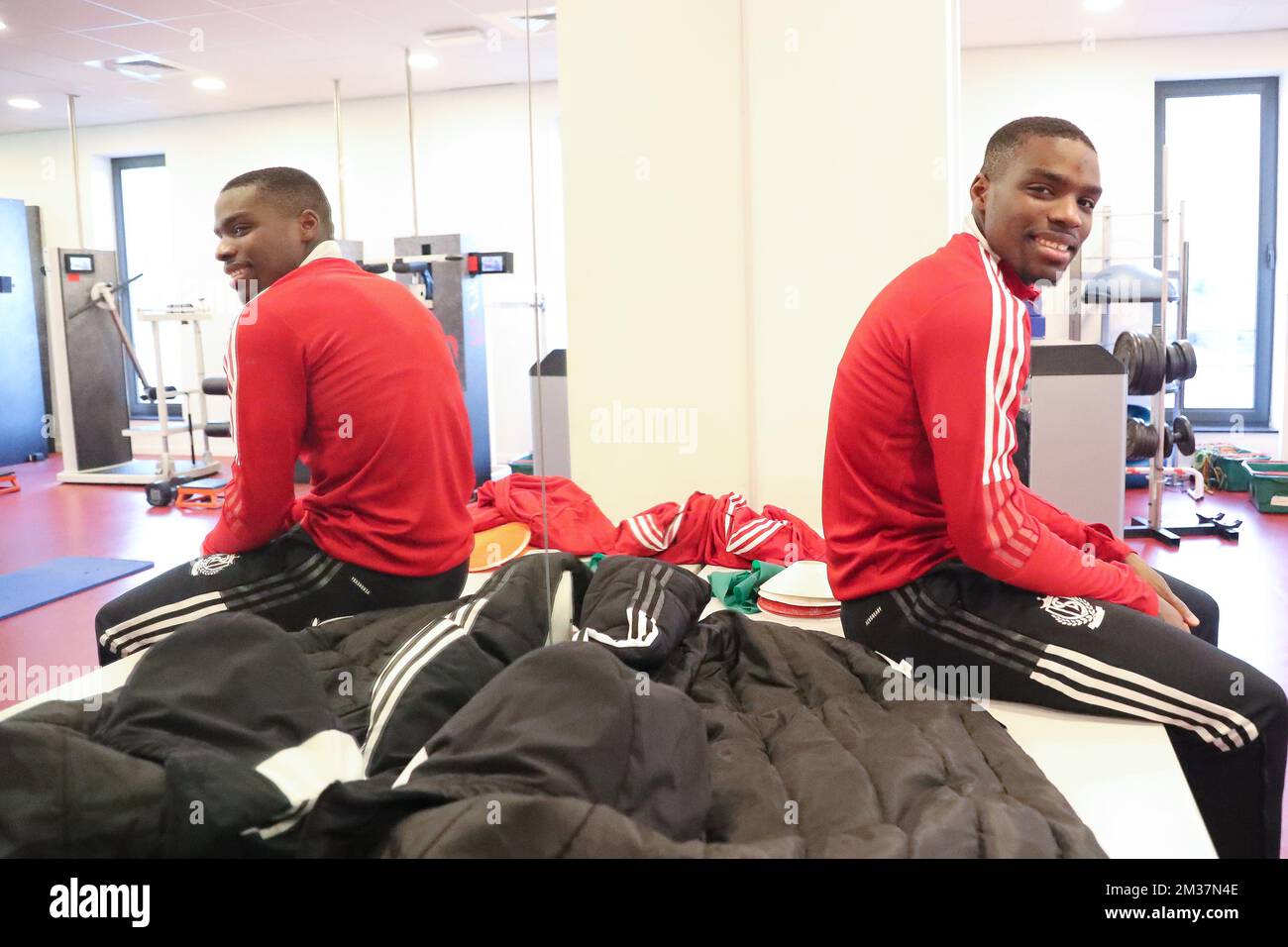 Niels Nkounkou di Standard, foto durante una sessione di allenamento della squadra di calcio belga Standard de Liege, martedì 11 gennaio 2022 a Angleur, Liegi. Il club ha deciso di cancellare il tradizionale campo di allenamento in Spagna a causa della pandemia di Covid-19, e trascorrere la pausa invernale a casa. FOTO DI BELGA BRUNO FAHY Foto Stock