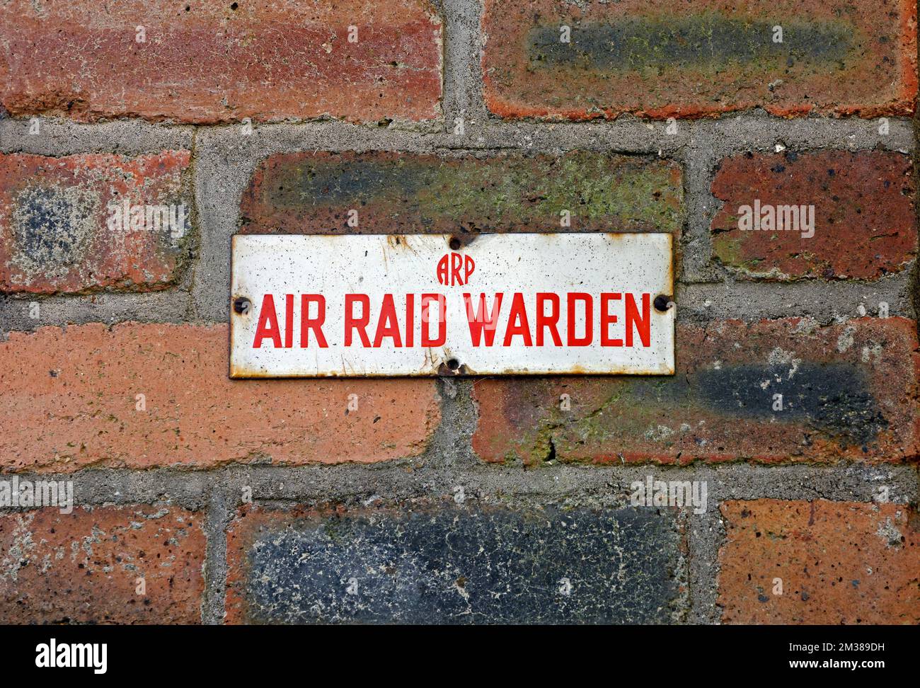 Insegna Air RAID Warden ww2 al Saint Fagans National Museum of History, Cardiff. Ottobre / novembre 2022 Foto Stock
