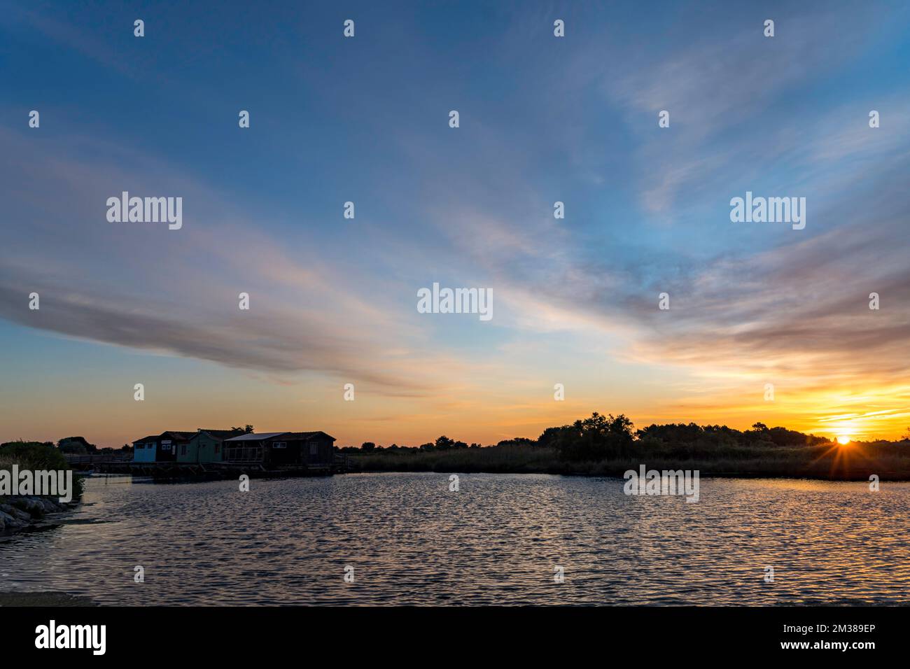 Alba di Port des Salines con luce solare e riflessione d'acqua, Ile Oleron, maggio 2022 Foto Stock
