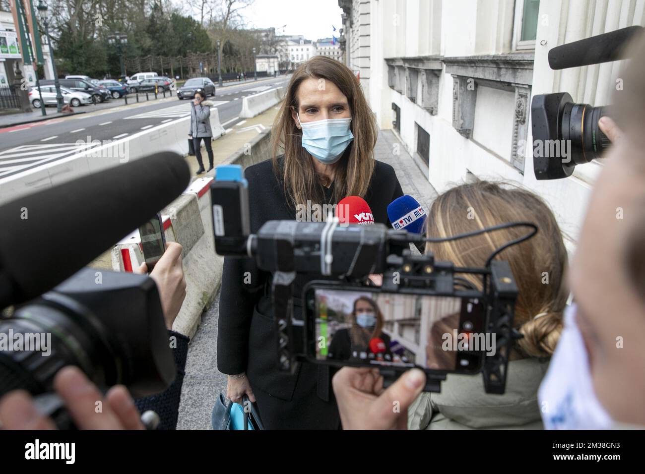 Sophie Wilmes ha illustrato nel corso di una conferenza stampa per la presentazione del bilancio intermedio del governo di Bruxelles, giovedì 24 febbraio 2022 a Bruxelles. Nel corso di questo evento stampa, i ministri e i segretari di Stato faranno il punto della prima metà della legislatura e delle decisioni politiche che hanno permesso di realizzare numerosi progetti nella regione di Bruxelles. BELGA FOTO HATIM KAGHAT Foto Stock