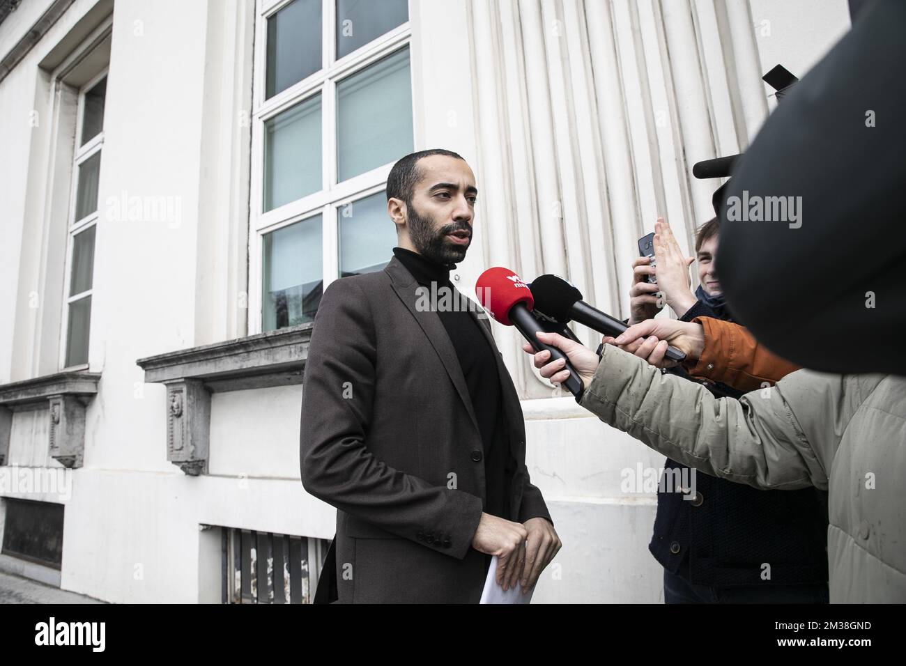 Sammy Mahdi ha illustrato nel corso di una conferenza stampa per presentare il bilancio intermedio del governo di Bruxelles, giovedì 24 febbraio 2022 a Bruxelles. Nel corso di questo evento stampa, i ministri e i segretari di Stato faranno il punto della prima metà della legislatura e delle decisioni politiche che hanno permesso di realizzare numerosi progetti nella regione di Bruxelles. BELGA FOTO HATIM KAGHAT Foto Stock
