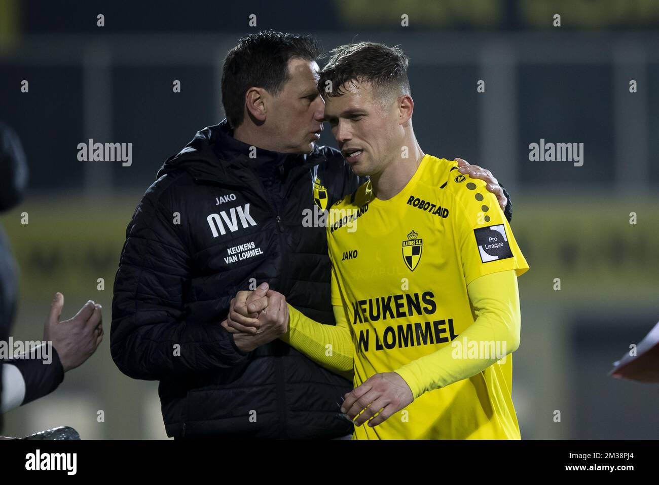 Nico Van Kerckhoven e Jens Naessens di Lierse hanno fatto foto durante una partita di calcio tra Lierse Kempenzonen e Lommel SK, sabato 05 marzo 2022 a Lier, il giorno 23 della seconda divisione del campionato di calcio belga '1B Pro League'. BELGA FOTO KRISTOF VAN ACCOM Foto Stock