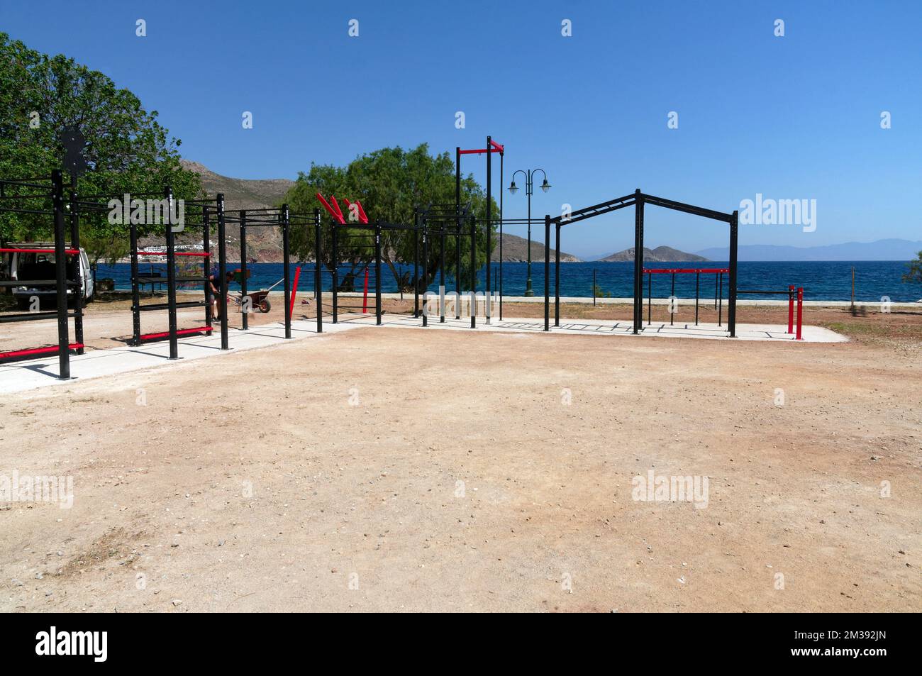 Street workout, centro fitness all'aperto, isola di Tilos a Rodi. Viste 2022. Maggio. cym Foto Stock